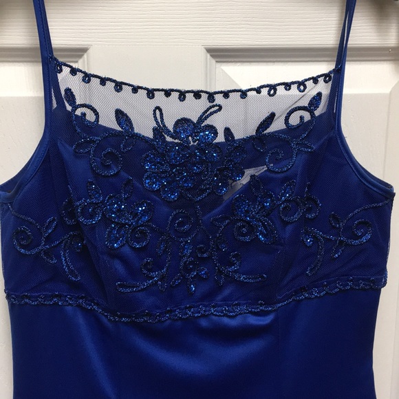 Formal gown - Picture 2 of 6